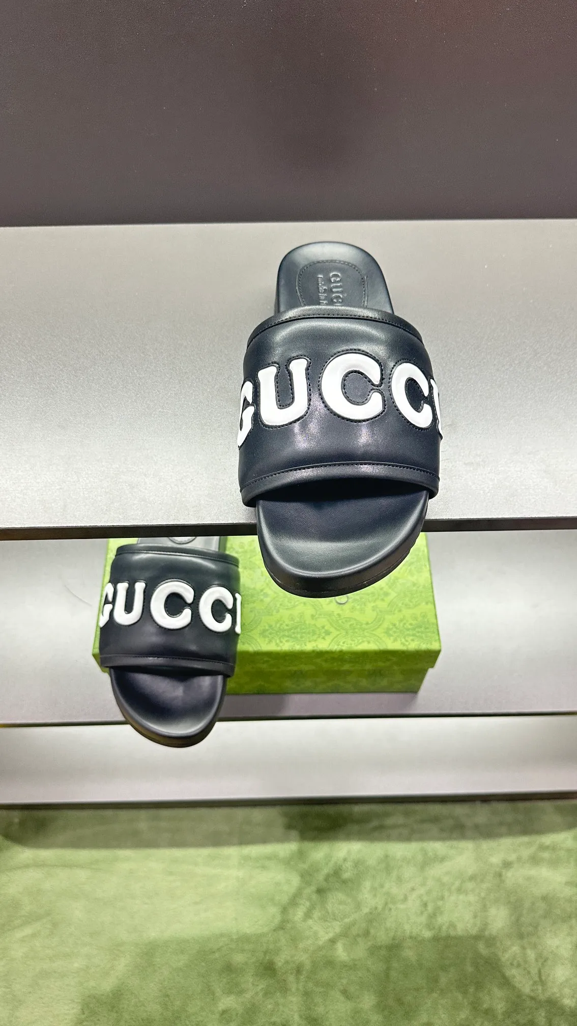 [G Family Couple Style] P: 320💰Female size 36~40 Men's size 39~45, (46. Custom-made GG slippers for men and women. This slipper is made of GG polyester fiber and is decorated with a Gucci label on the front, which adds a striking logo feel to the style. Beige GG recycled polyester fiber, same size for men and women, leather trim